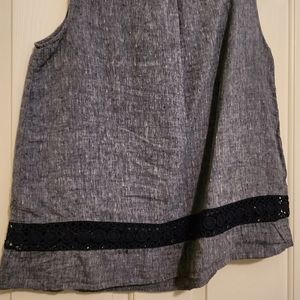 Crown & Ivy sleeveless top 1X linen like material,  so cute